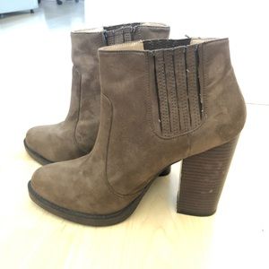ZARA Tan/Brown Suede Booties (Size 9)